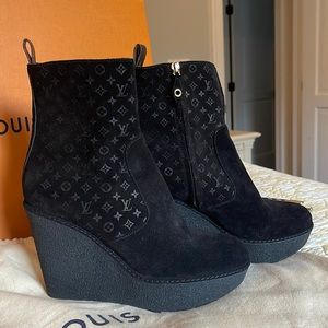 Louis Vuitton Black suede Platform Boots